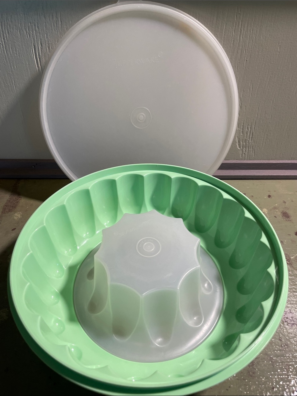 Tupperware Light Green Jel-Ring Mold with Lid vintage